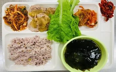 쌈과 반찬, 국으로 구성한 푸드앤코 급식