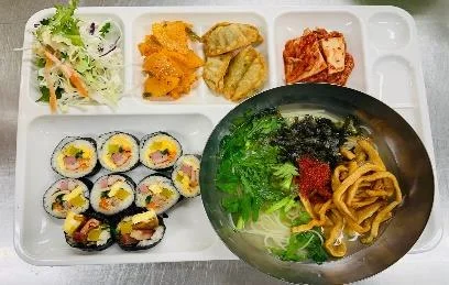 푸드앤코가 운영한 김밥과 국수 특별식